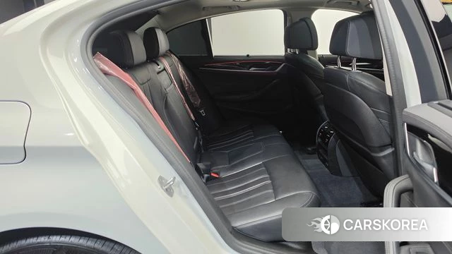 BMW 5 Series (G30) 2022 Белый из Кореи, фото 2