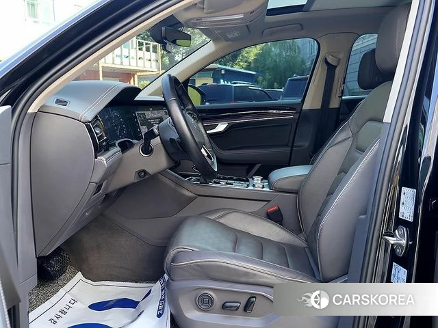 Volkswagen Touareg 3rd generation 2021 Черный из Кореи, фото 2