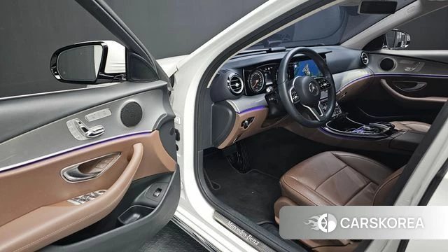 Mercedes-Benz E-Class W213 2018 Белый из Кореи, фото 2