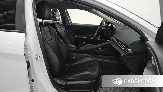 Hyundai The New Avante (CN7) 2023 Белый из Кореи, фото 2