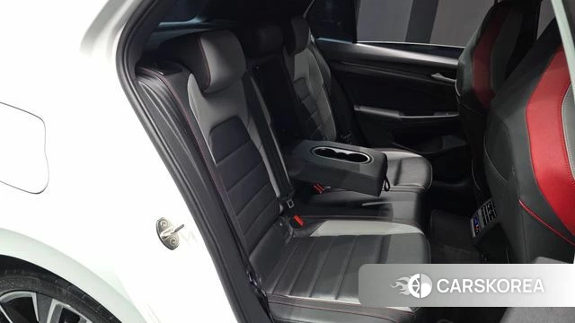Volkswagen Golf 8th Generation 2024 Белый из Кореи, фото 2