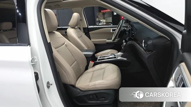 Ford Explorer 6th Generation 2021 Белый из Кореи, фото 2