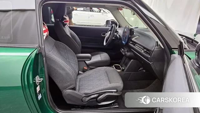 Mini Cooper C 4th generation 2025 Зеленый из Кореи, фото 2