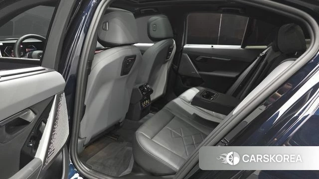 BMW 5 Series (G60) 2026 Черный из Кореи, фото 2