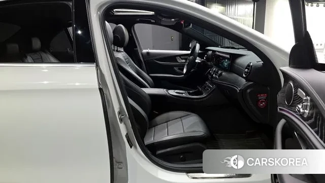 Mercedes-Benz E-Class W213 2021 Белый из Кореи, фото 2