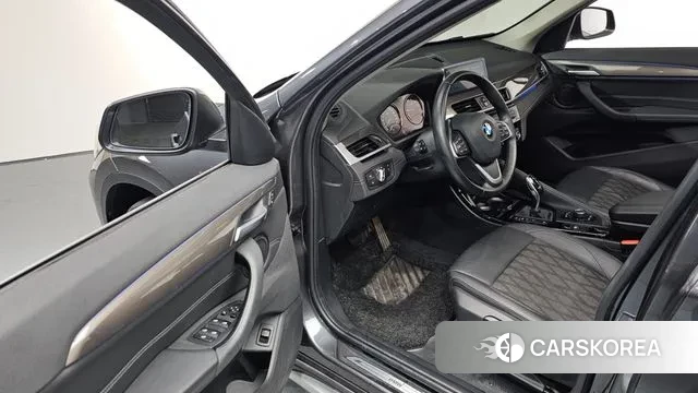 BMW X1 (F48) 2021 Серый из Кореи, фото 2