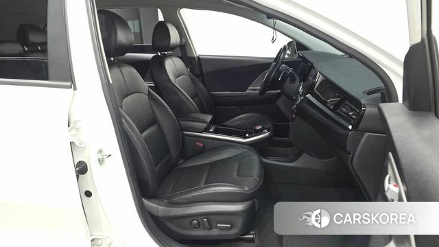 Kia Niro Plus 2022 Белый из Кореи, фото 2