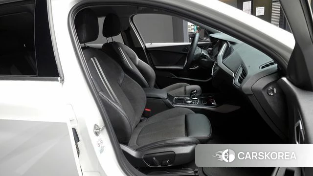 BMW 1 Series (F40) 2020 Белый из Кореи, фото 2