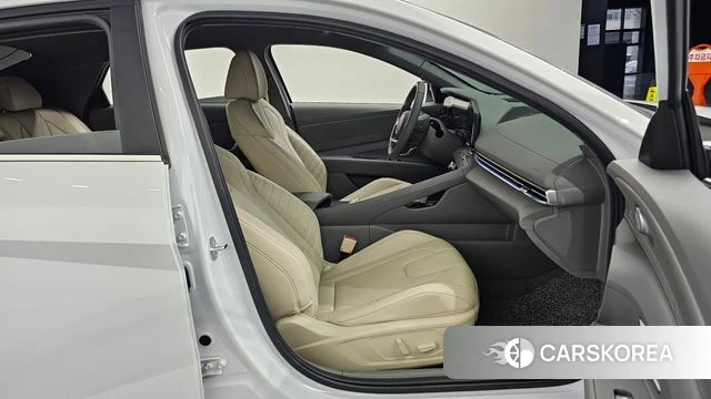 Hyundai The New Avante (CN7) 2023 Белый из Кореи, фото 2