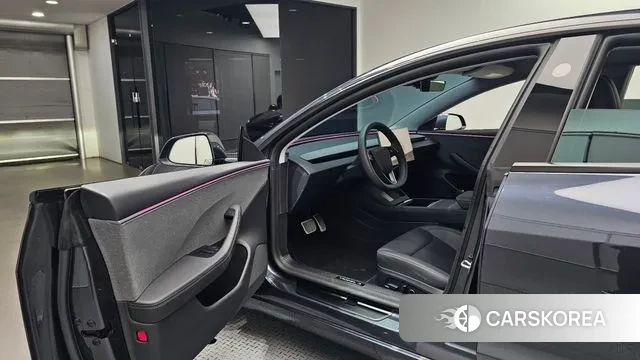 Tesla Model 3 2025 Серый из Кореи, фото 2