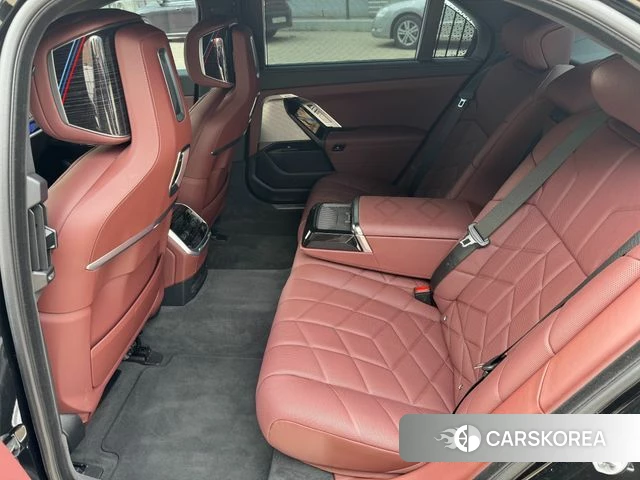 BMW 7 Series (G70) 2025 Черный из Кореи, фото 2