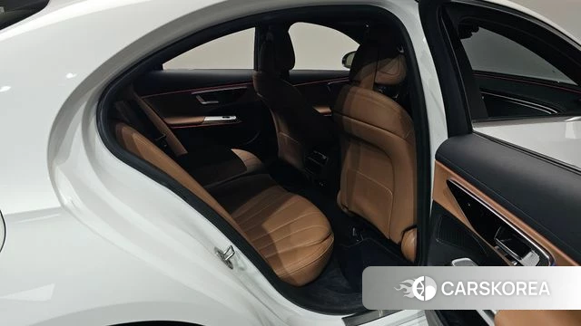 Mercedes-Benz E-Class W214 2024 Белый из Кореи, фото 2