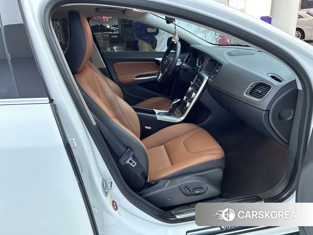 Volvo S60 2018 Белый из Китая, фото 2