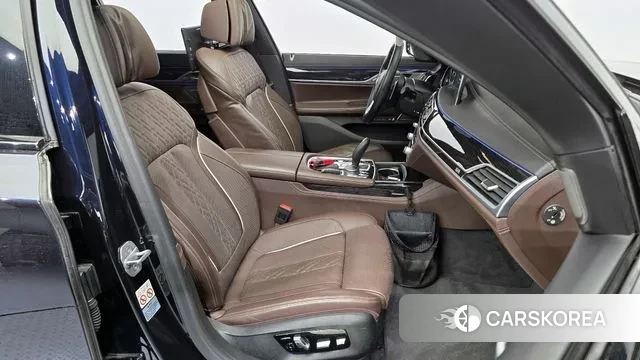 BMW 7 Series (G11) 2018 Черный из Кореи, фото 2
