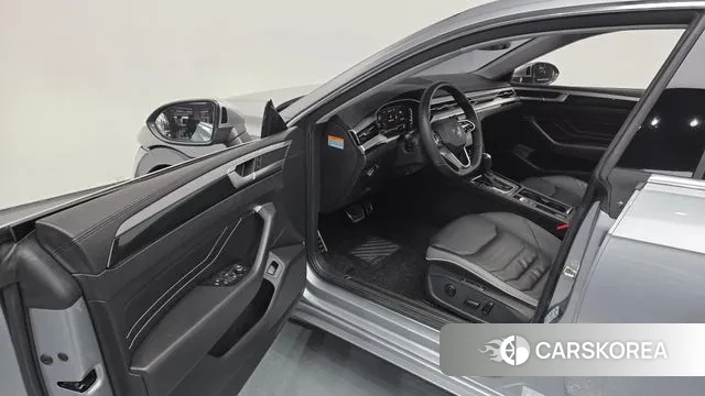 Volkswagen Arteon 2022 Серебристо-серый из Кореи, фото 2