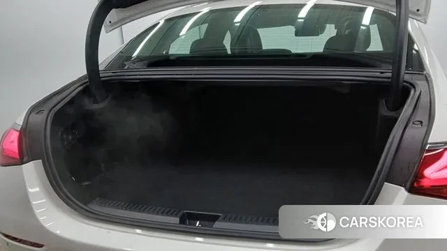 Mercedes-Benz E-Class W214 2025 Белый из Кореи, фото 2