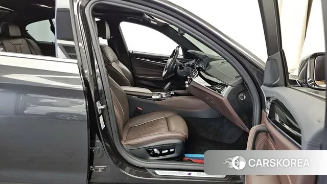 BMW 5 Series (G30) 2018 Серый из Кореи, фото 2