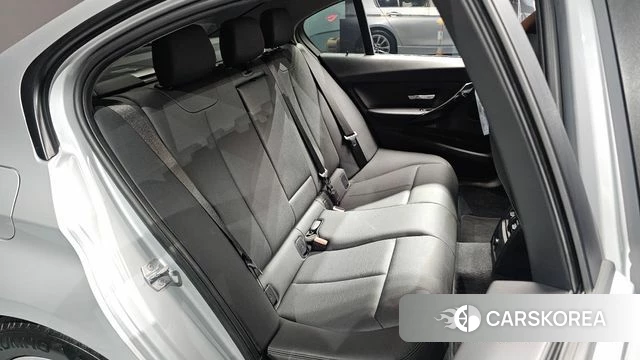 BMW 3 Series (F30) 2018 Серебряный из Кореи, фото 2