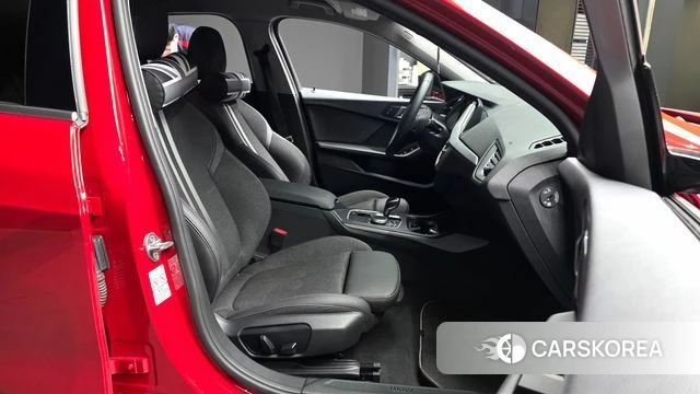 BMW 1 Series (F40) 2020 Красный из Кореи, фото 2