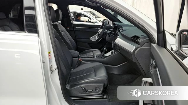 Audi Q3 (F3) 2023 Белый из Кореи, фото 2