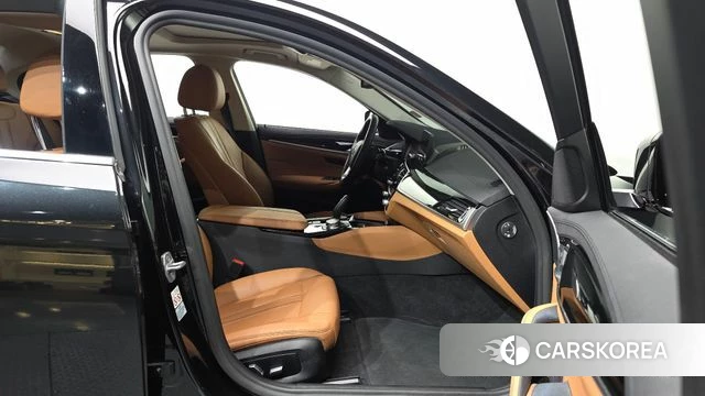 BMW 5 Series (G30) 2020 Черный из Кореи, фото 2