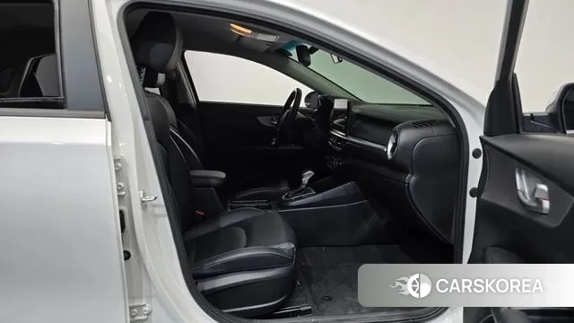 Kia The New K3 2nd generation 2021 Белый из Кореи, фото 2