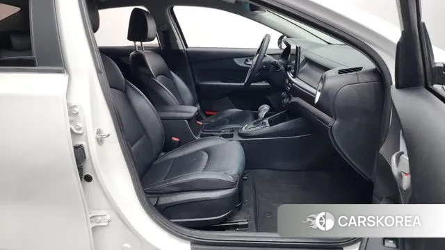 Kia The New K3 2nd generation 2021 Белый из Кореи, фото 2