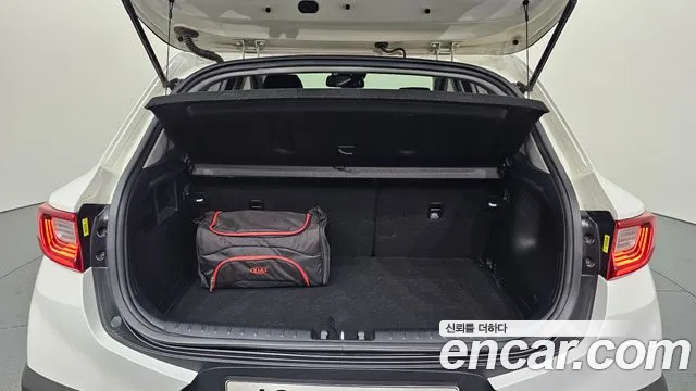 Kia Stonic 2018 Белый из Кореи, фото 2