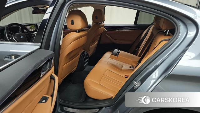 BMW 5 Series (G30) 2020 Серебряный из Кореи, фото 2