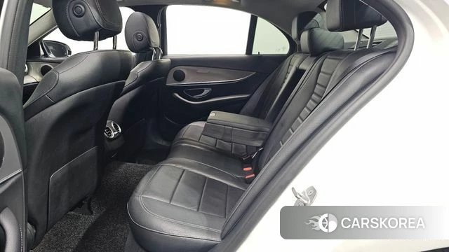 Mercedes-Benz E-Class W213 2018 Белый из Кореи, фото 2