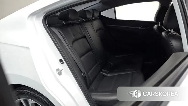 Hyundai Avante AD 2018 Белый из Кореи, фото 2