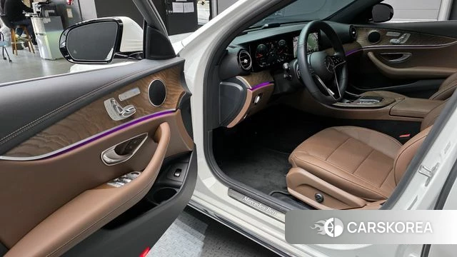 Mercedes-Benz E-Class W213 2022 Белый из Кореи, фото 2