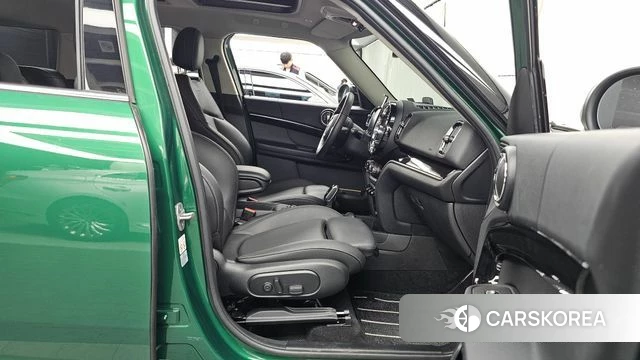 Mini Cooper Countryman 2023 Зеленый из Кореи, фото 2