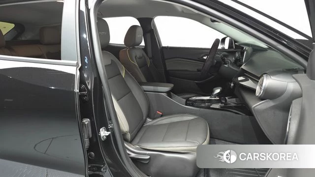 Chevrolet (GM Daewoo) Trax Crossover 2024 Черный из Кореи, фото 2