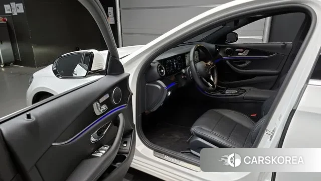 Mercedes-Benz E-Class W213 2022 Белый из Кореи, фото 2