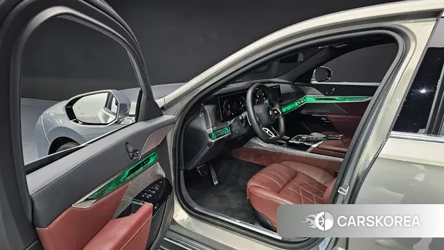 BMW 7 Series (G70) 2024 Серебристо-серый из Кореи, фото 2