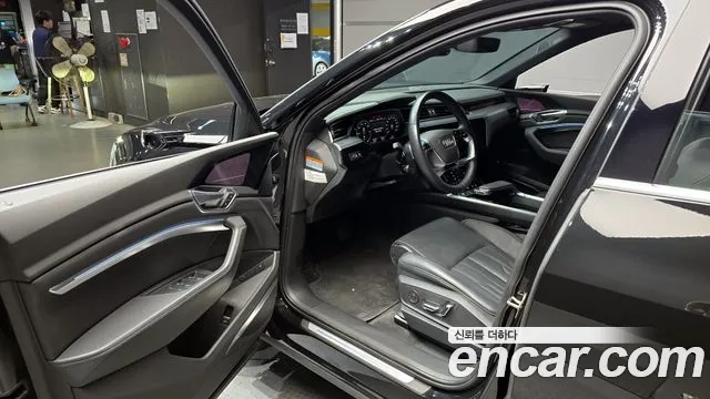 Audi e-Tron 2022 Черный из Кореи, фото 2
