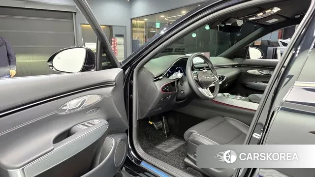 Genesis GV70 2023 Черный из Кореи, фото 2