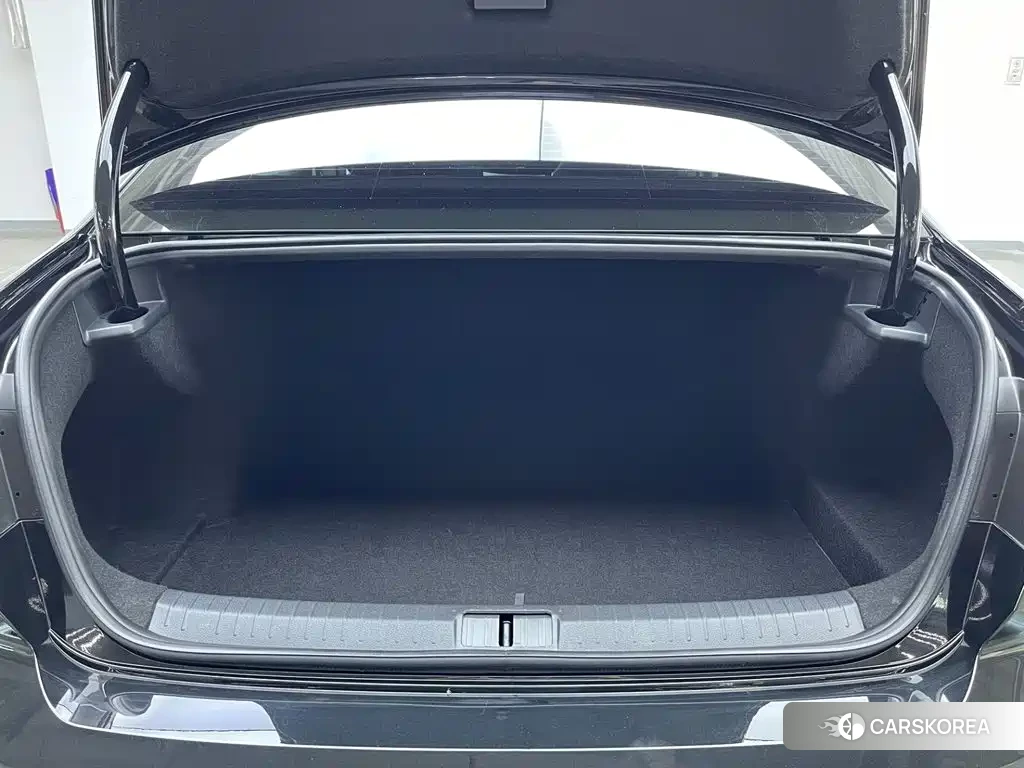 Volkswagen Magotan 2026 Черный из Китая, фото 2
