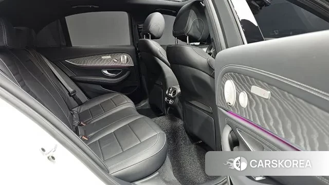 Mercedes-Benz E-Class W213 2023 Белый из Кореи, фото 2