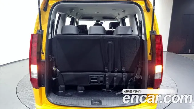 Hyundai Staria 2023 Желтый из Кореи, фото 2