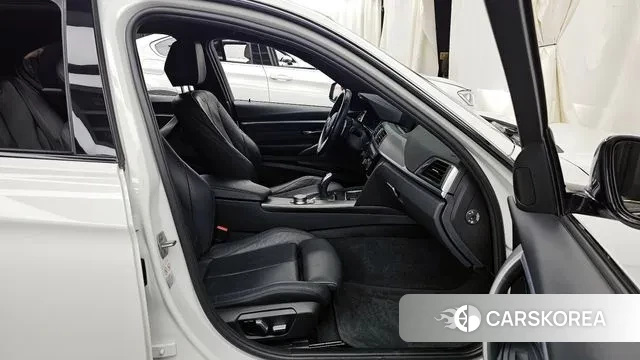 BMW 3 Series (F30) 2018 Белый из Кореи, фото 2