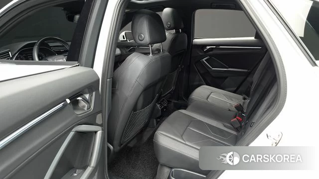 Audi Q3 (F3) 2023 Белый из Кореи, фото 2