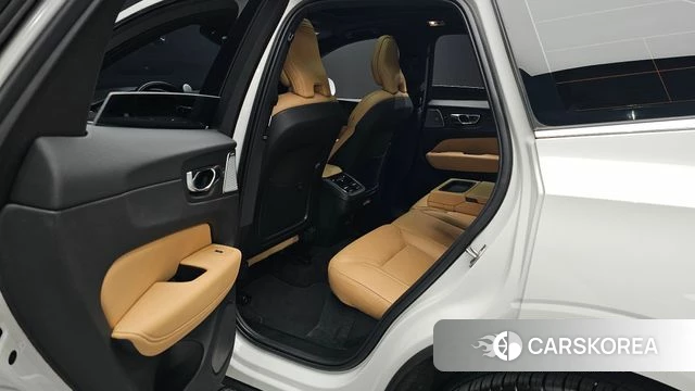 Volvo XC60 second Generation 2021 Белый из Кореи, фото 2