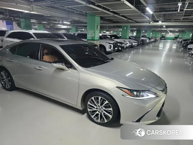 Lexus ES300h 7th generation 2020 Золотой из Кореи, фото 2