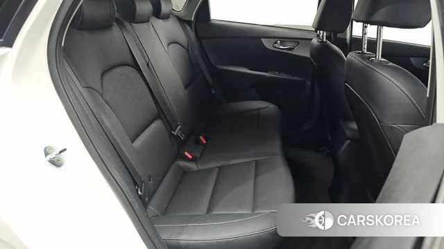 Kia The New K3 2nd generation 2022 Белый из Кореи, фото 2