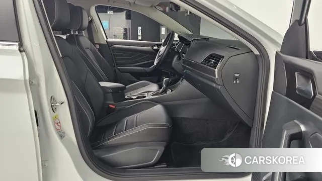 Volkswagen 7th Generation of Jetta 2024 Белый из Кореи, фото 2