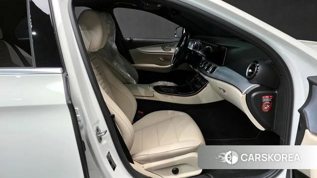 Mercedes-Benz E-Class W213 2021 Белый из Кореи, фото 2