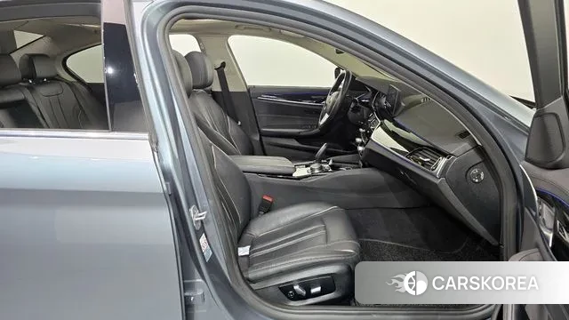 BMW 5 Series (G30) 2018 Серый из Кореи, фото 2