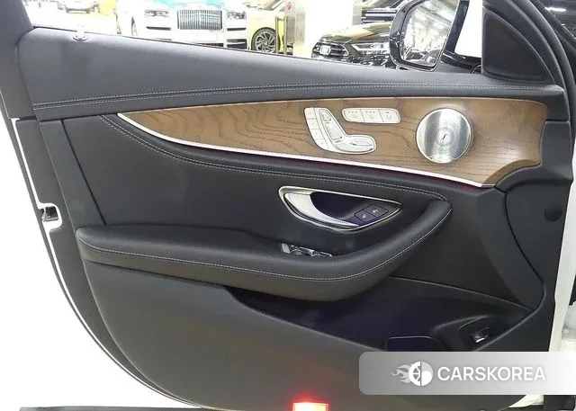 Mercedes-Benz E-Class W213 2018 Белый из Кореи, фото 2